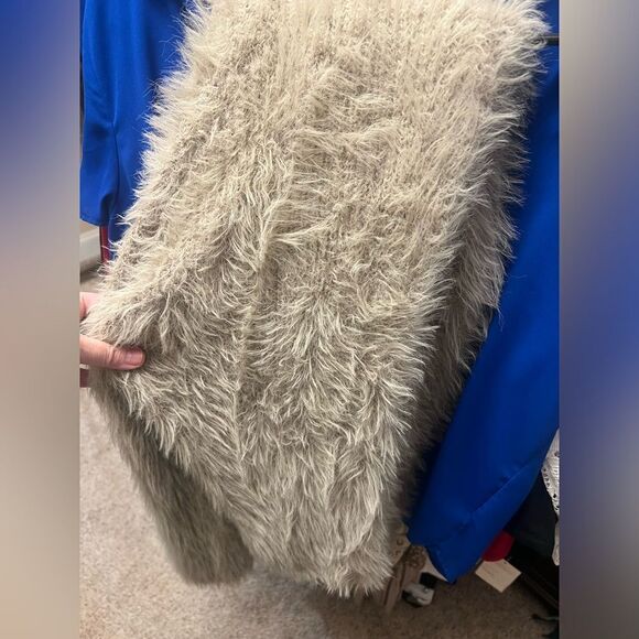 Express furry soft material oversized sweater size xl amazing quality - Picture 4 of 16